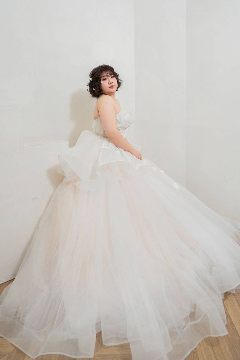 大尺碼 婚紗 雪紗蓬裙 花瓣層次設計