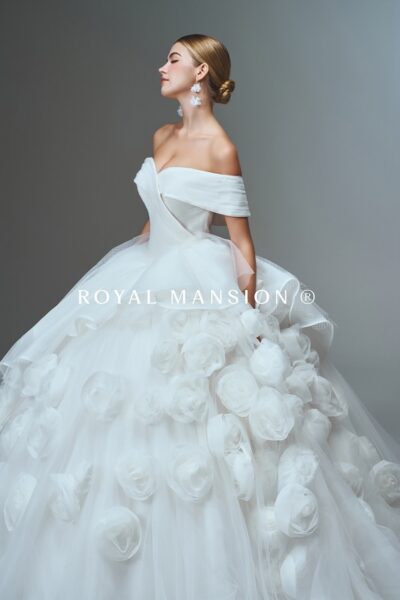 蘿亞婚紗推薦 高訂婚紗 純白花境.一字領立體花朵紗裙禮服