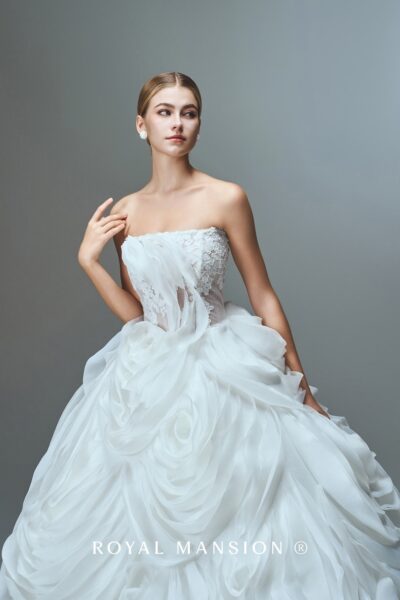 蘿亞婚紗推薦 高訂婚紗 玫瑰雲瀑.蕾絲花瓣澎裙禮服