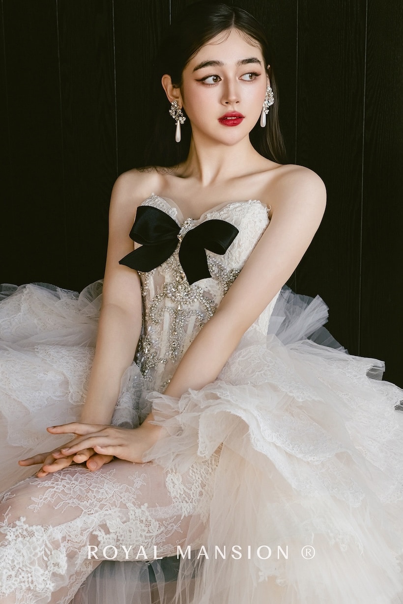 法式高訂婚紗－多穿式婚紗側面，蘿亞婚紗台北
