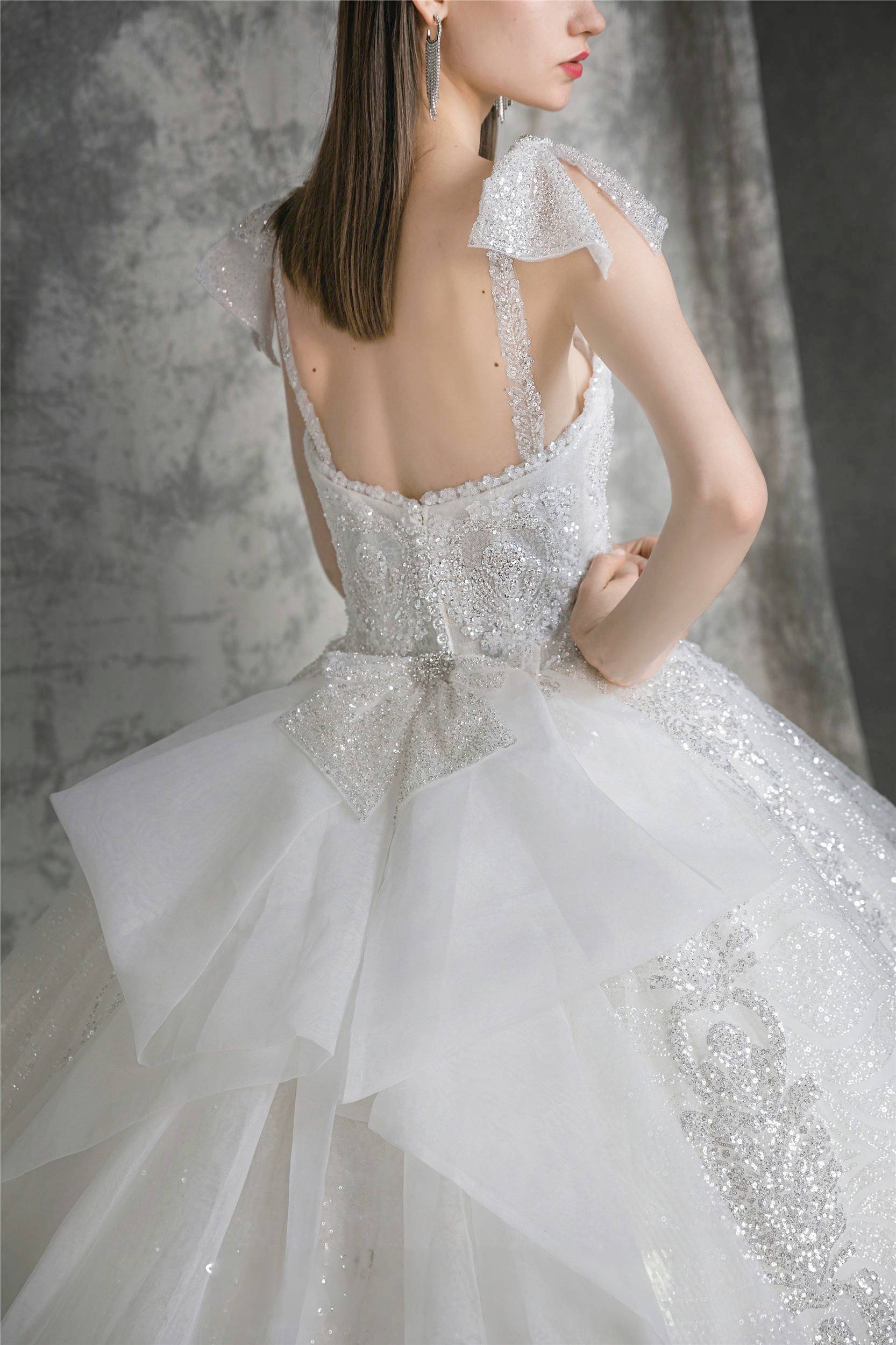 星鑽刺繡 白紗 ｜台北法國巴黎 婚紗 ｜蓬裙層次與光澤細節