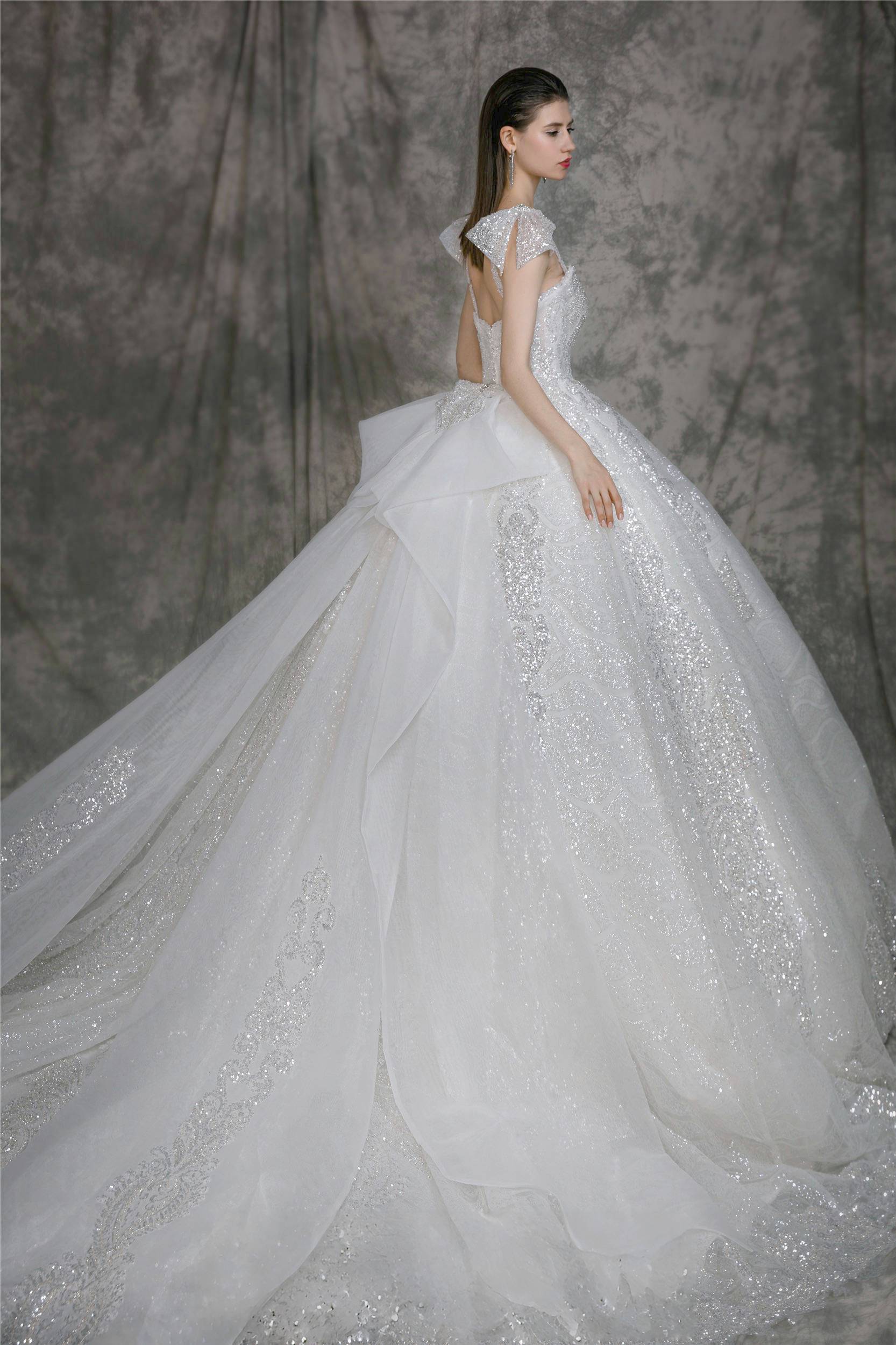 星鑽刺繡 白紗 ｜台北法國巴黎 婚紗 ｜蓬裙層次與光澤細節