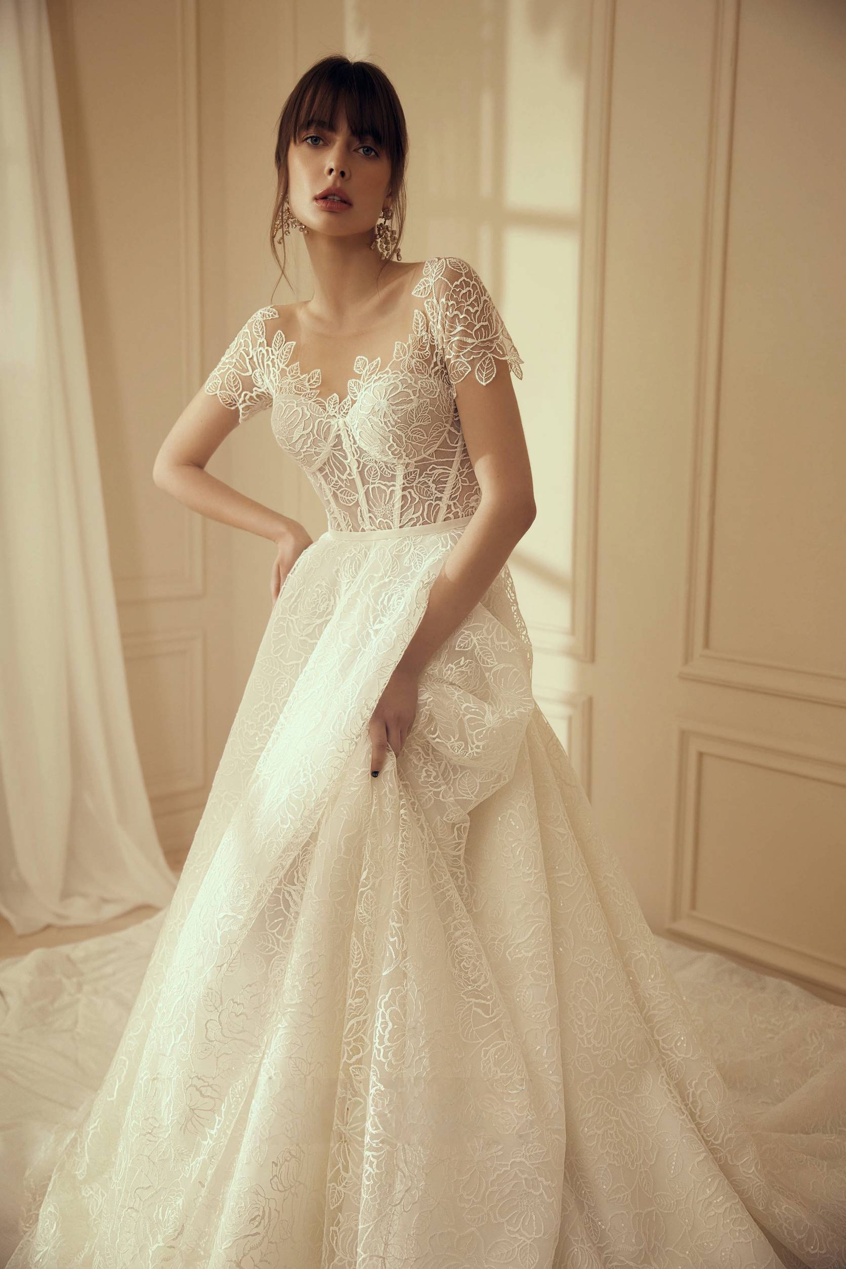 立體蕾絲 A-Line 禮服 ｜台北法國巴黎 婚紗 ｜蕾絲紋理近拍