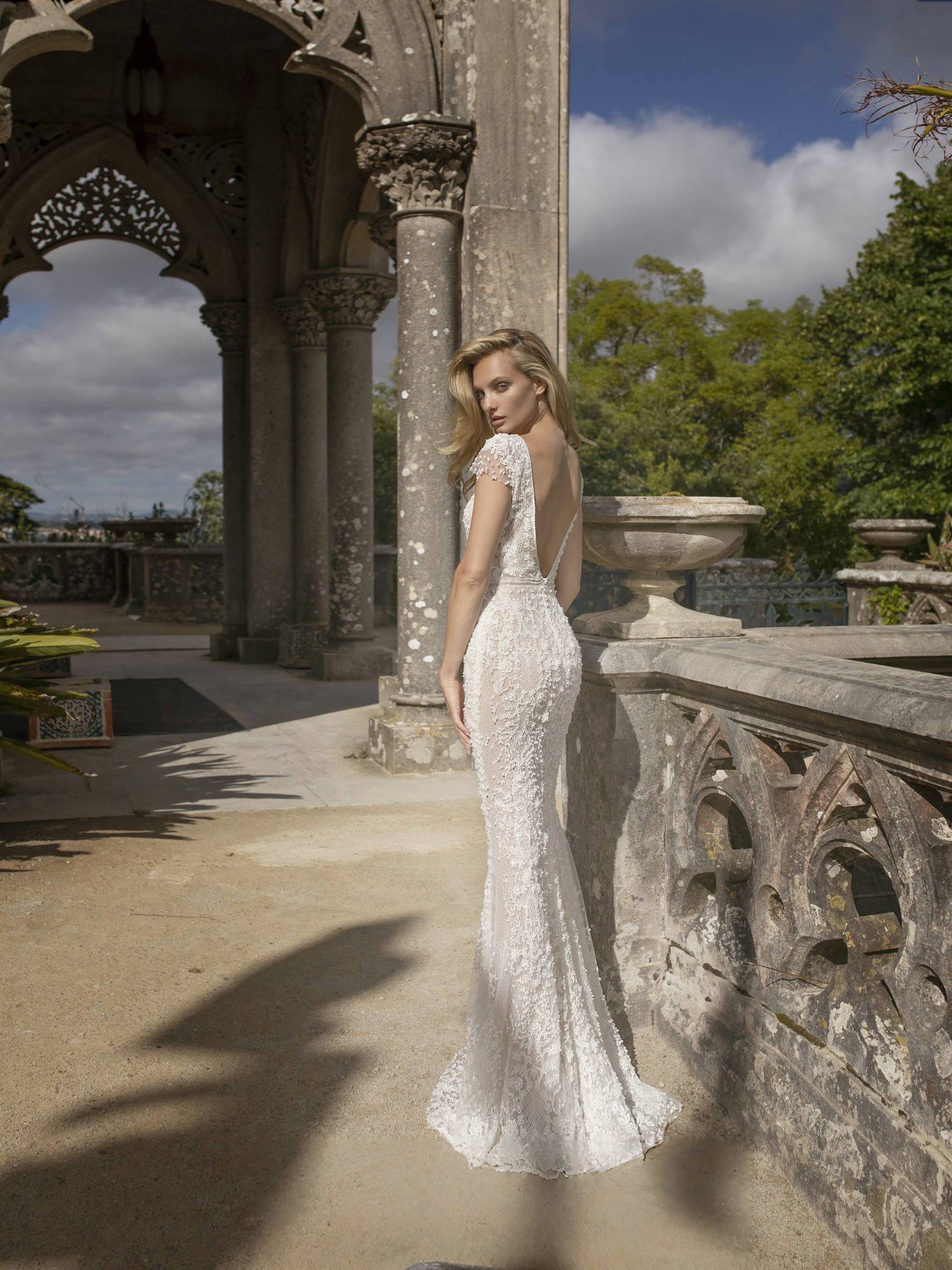 蕾絲雕花魚尾 禮服 ｜台北法國巴黎 婚紗 ｜魚尾裙身線條展示