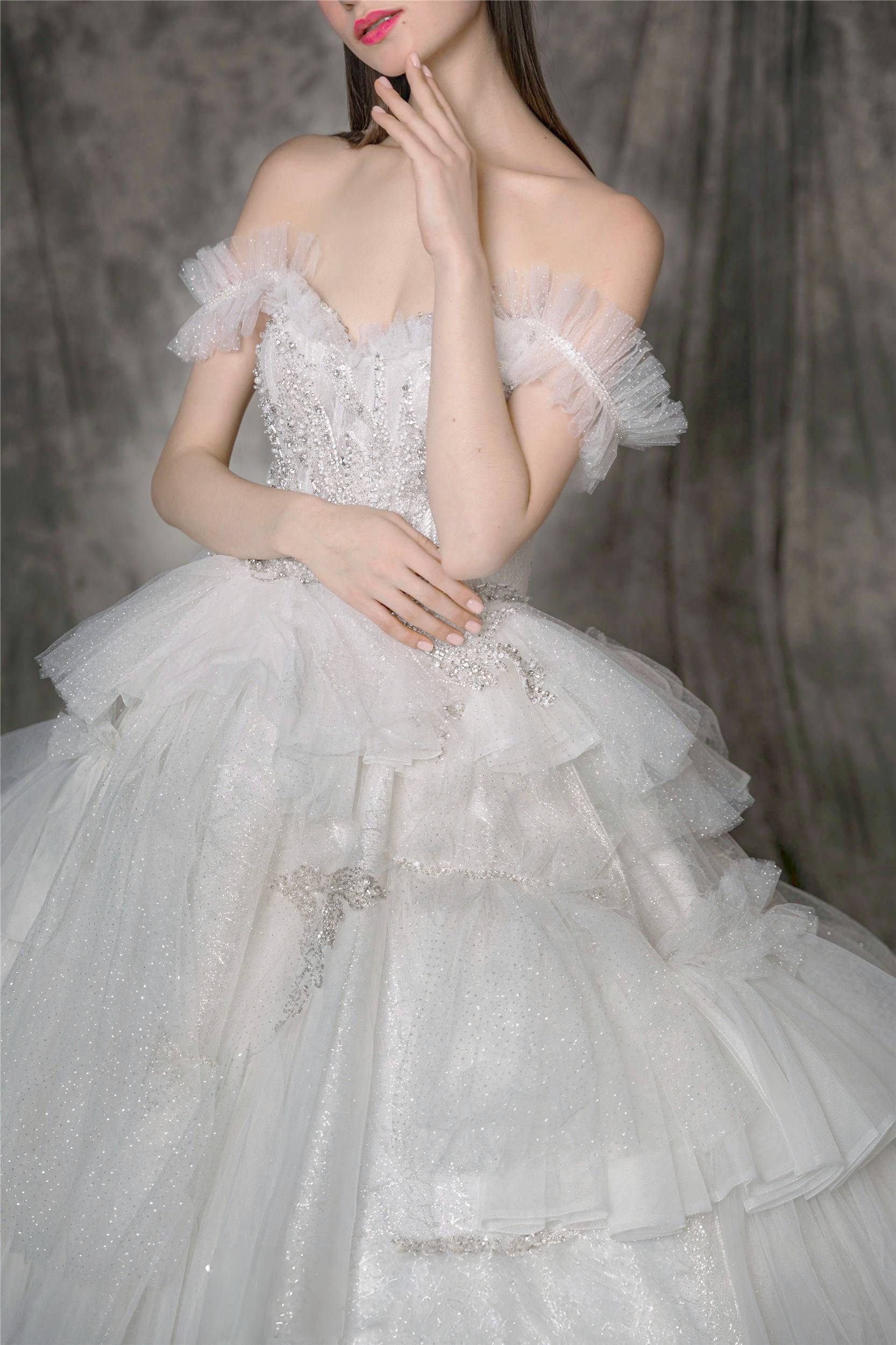 霧紗層次 白紗 ｜台北法國巴黎 婚紗 ｜手工亮片刺繡近拍