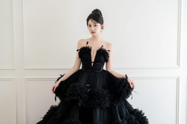 高雄翡麗婚紗 黑羽戀人．可拆式蛋糕澎裙禮服