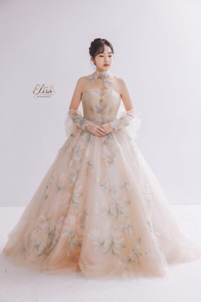 桃園伊莉莎婚紗 立體花卉輕柔 浪漫禮服首
